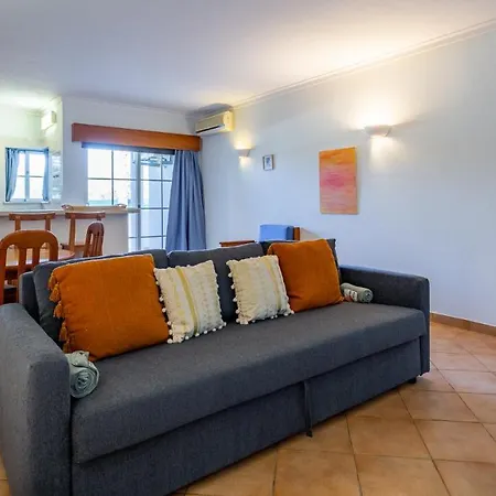 Sunny 1bdr W/ Balcony & Pool In By Lovelystay *