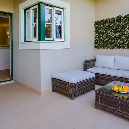 Sunny 1bdr W/ Balcony & Pool In By Lovelystay *