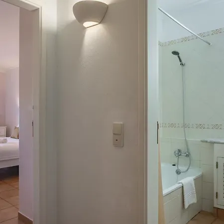 Sunny 1bdr W/ Balcony & Pool In By Lovelystay Portimao