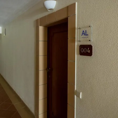 Sunny 1bdr W/ Balcony & Pool In By Lovelystay Portimao